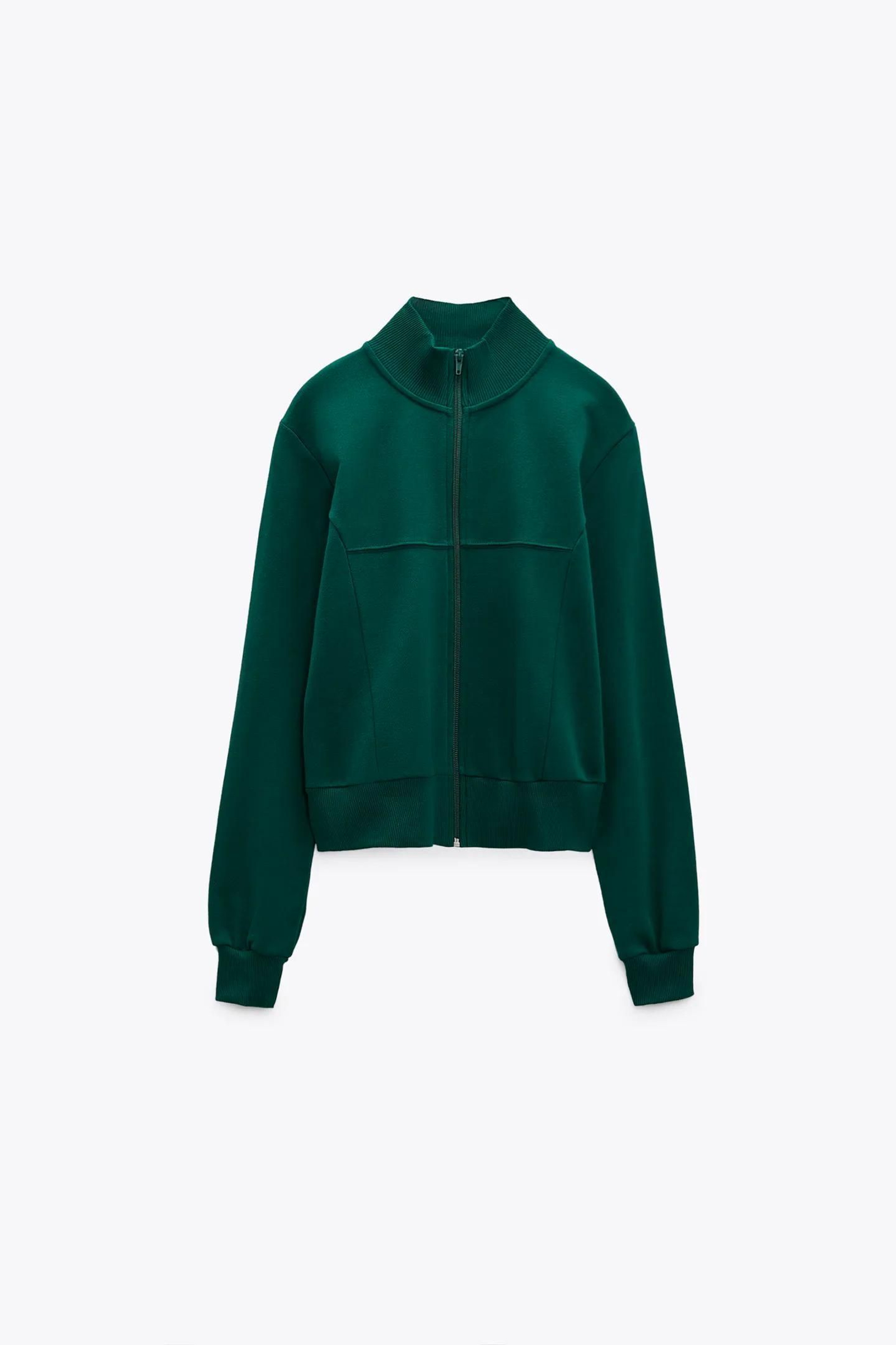 Sudadera verde de Zara.
