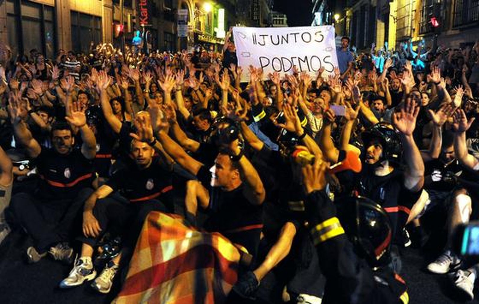 Trabajadores públicos se manifiestan en Madrid mostrando su rechazo a los nuevos recortes anunciados por el Gobierno.

Foto: AFP PHOTO