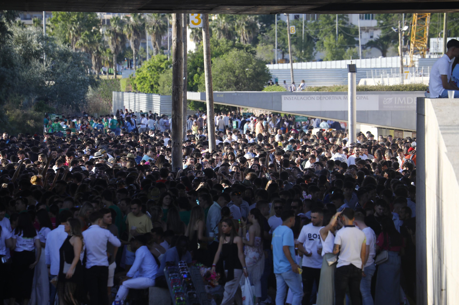 Las mejores fotos del botellón de la Feria de Córdoba