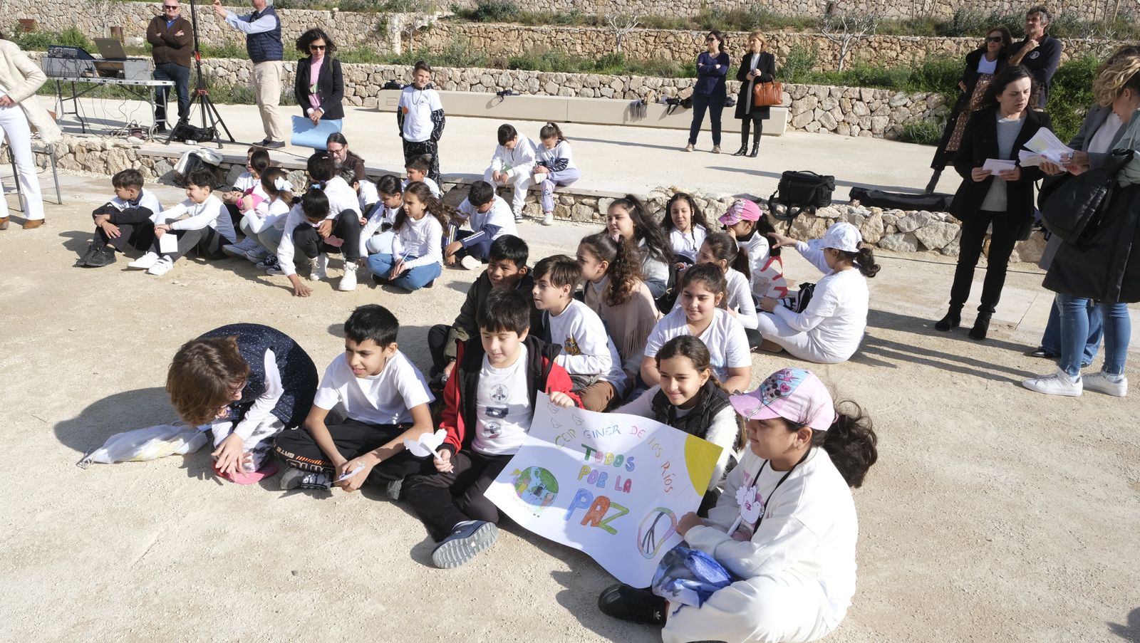 Imágenes de 'Versos por la Paz', en el Parque de La Hoya de Almería