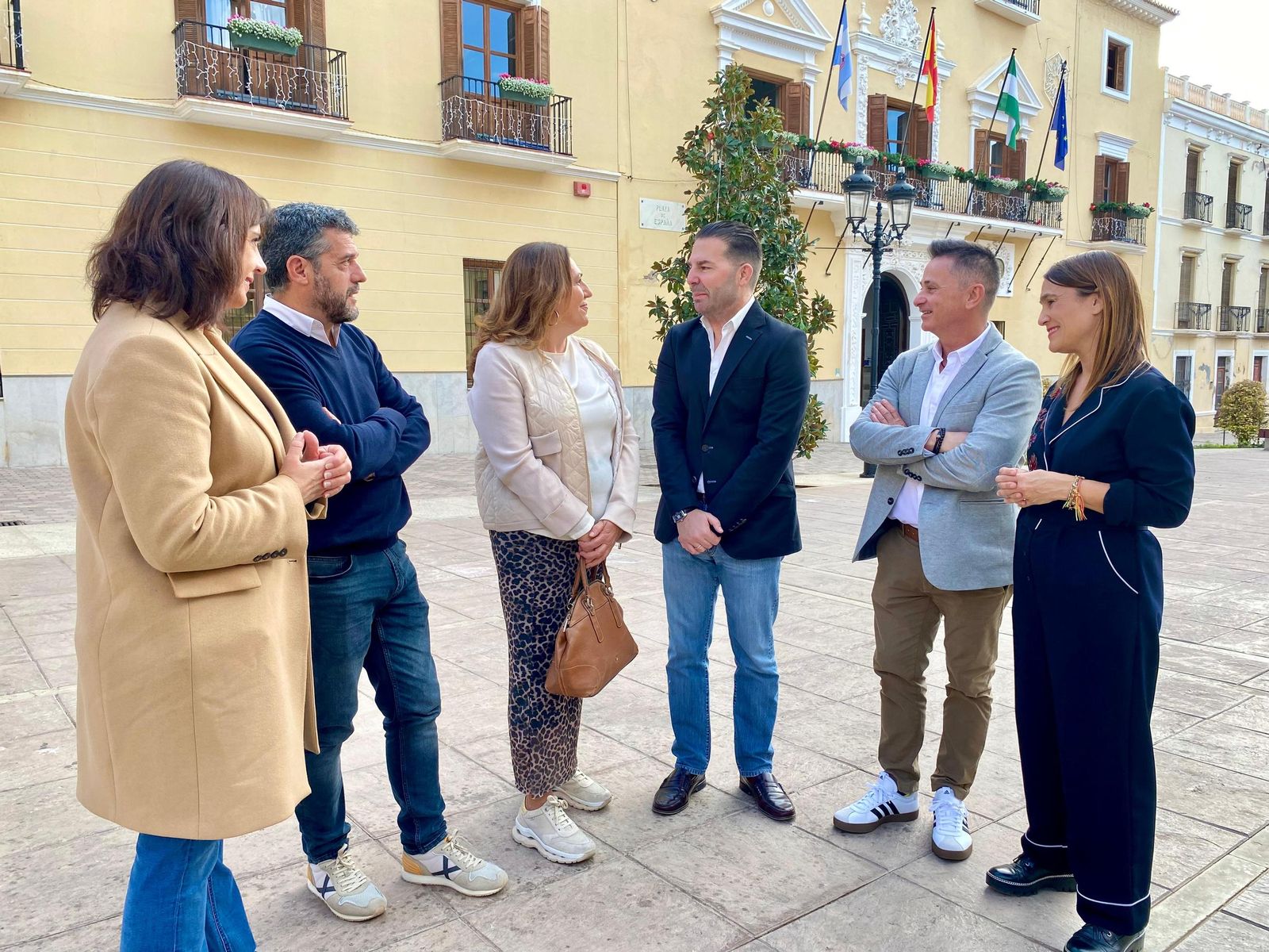 Noel López y Paco Sánchez Cantalejo junto a representantes socialistas