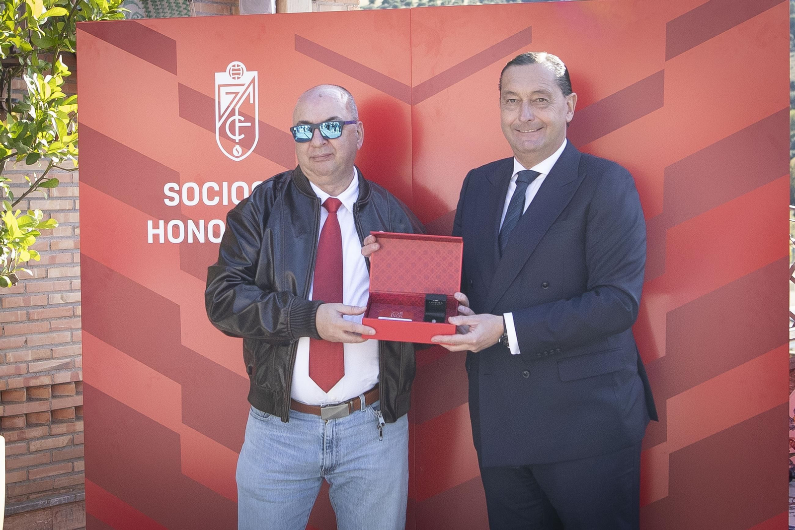 La entrega de insignias del Granada a sus abonados, en imágenes