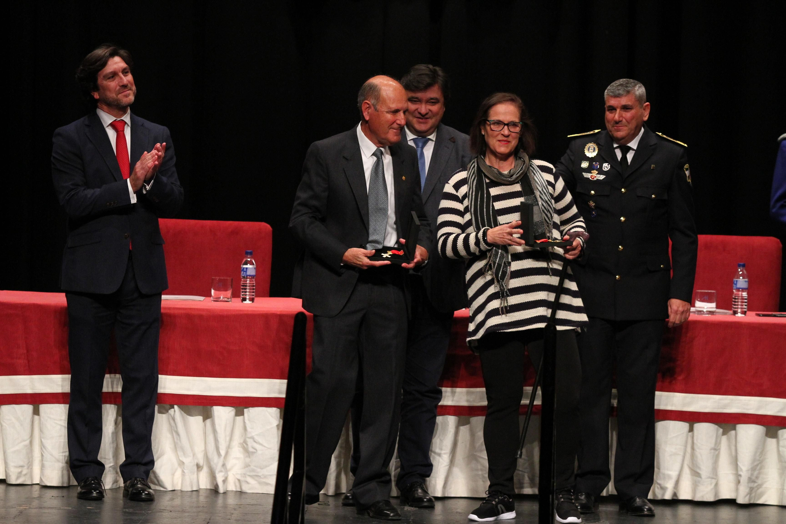 La policía Local entrega las medallas en el día de su patrón