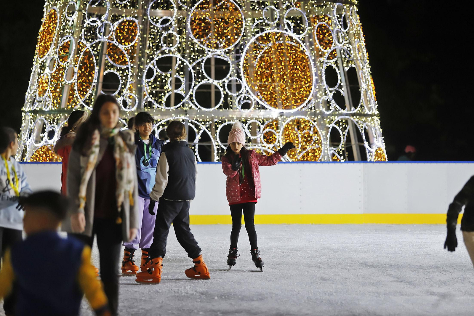 Imágenes de la pista de hielo en Isla Chica por Navidad