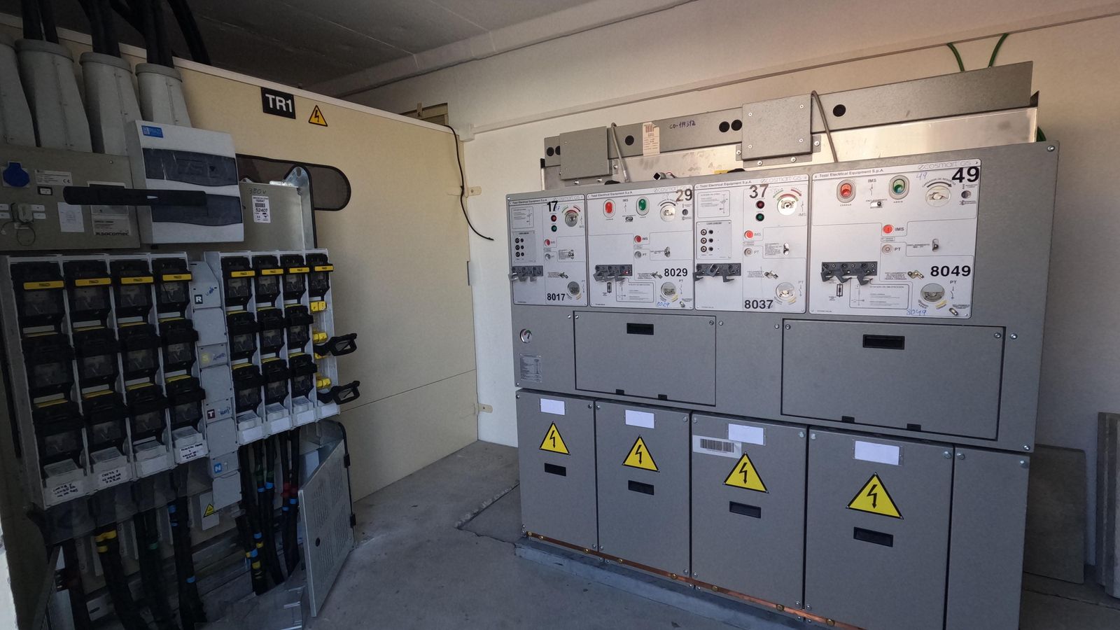 Interior de uno de los nueve nuevos centros de transformación instalados por Endesa en estos cinco barrios.