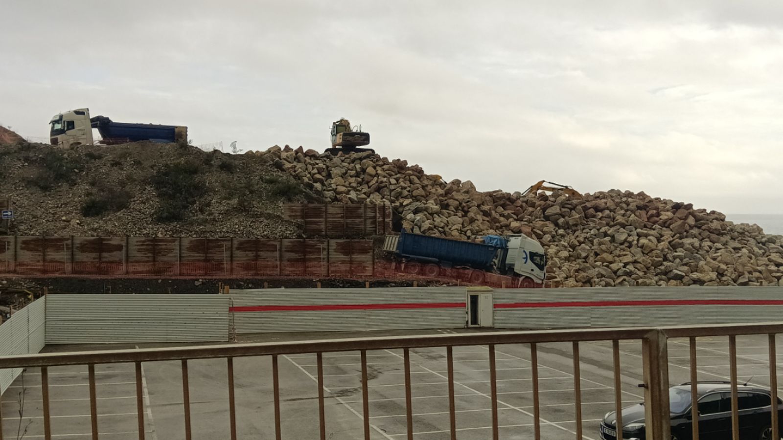 Los rellenos que lleva a cabo Gibraltar en la cara este del Peñón.