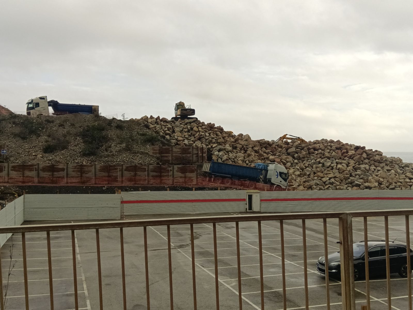 Los rellenos que lleva a cabo Gibraltar en la cara este del Peñón.