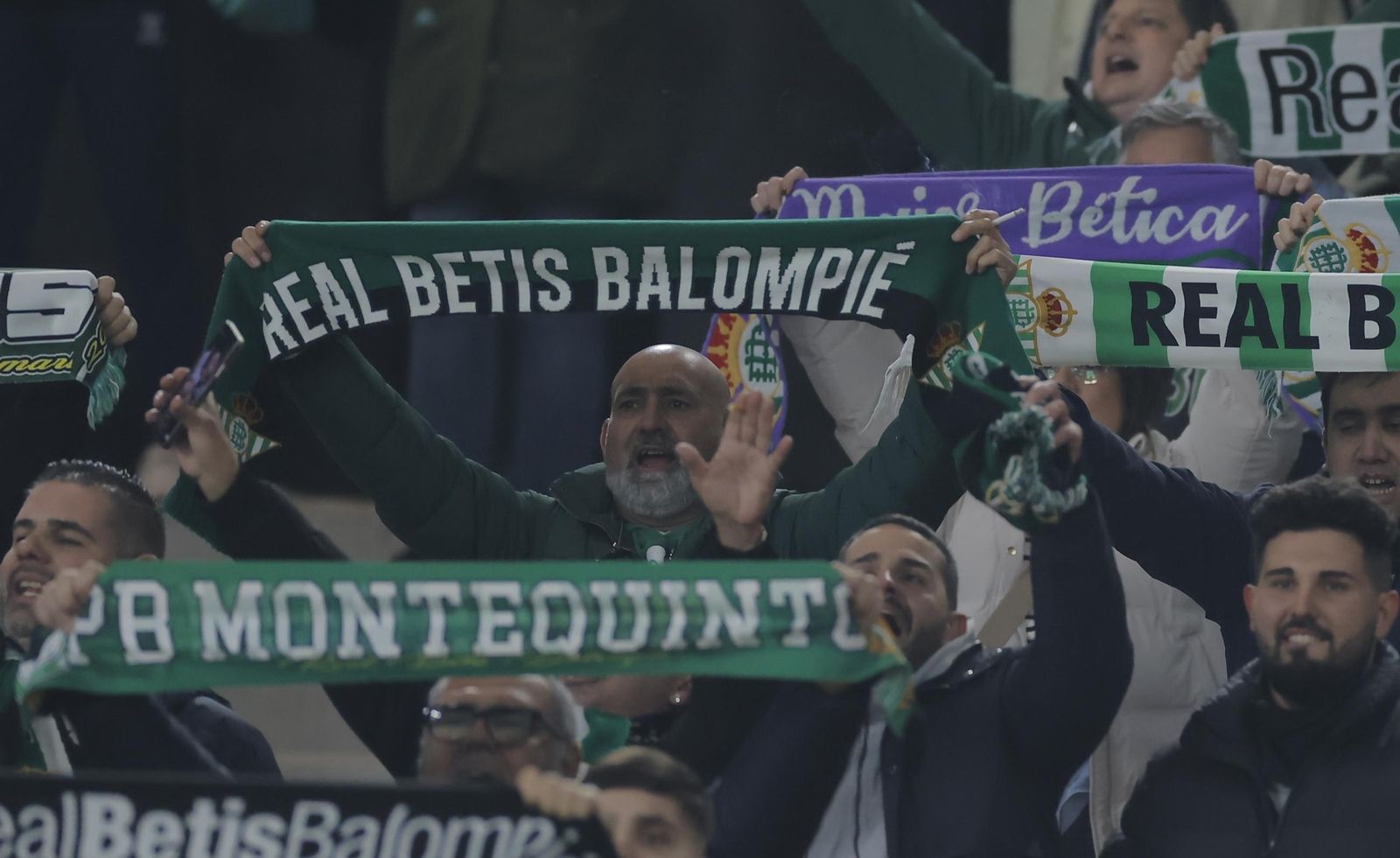 Búscate en las fotos del Betis - Utrecht