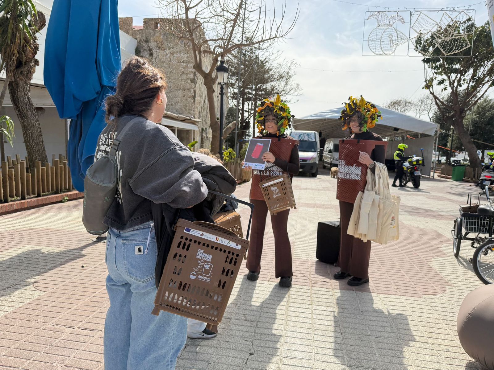 La campaña de la Mancomunidad y Arcgisa para el uso del contenedor marrón llega a Tarifa