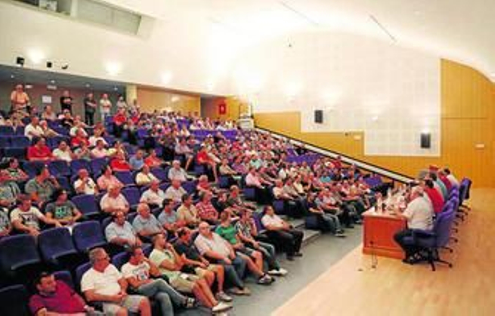 Asamblea de Auttacor, el pasado martes en el salón de actos del Reina Sofía.