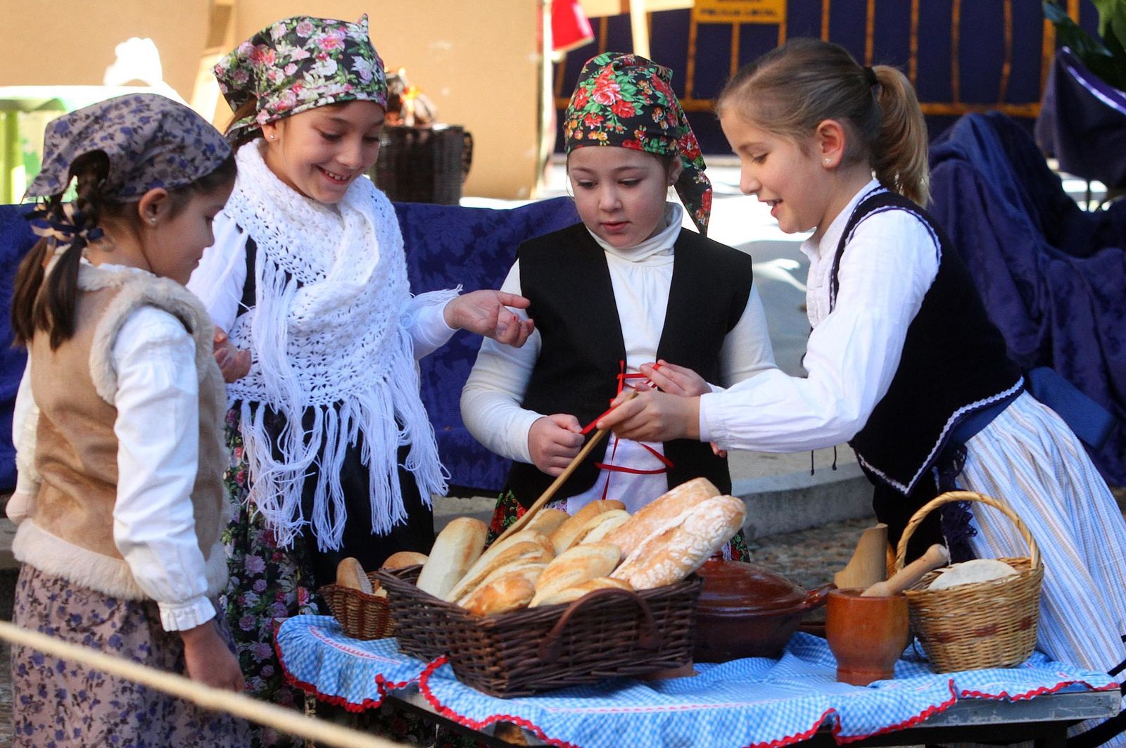 Imágenes del Belén viviente del Colegio María Inmaculada.