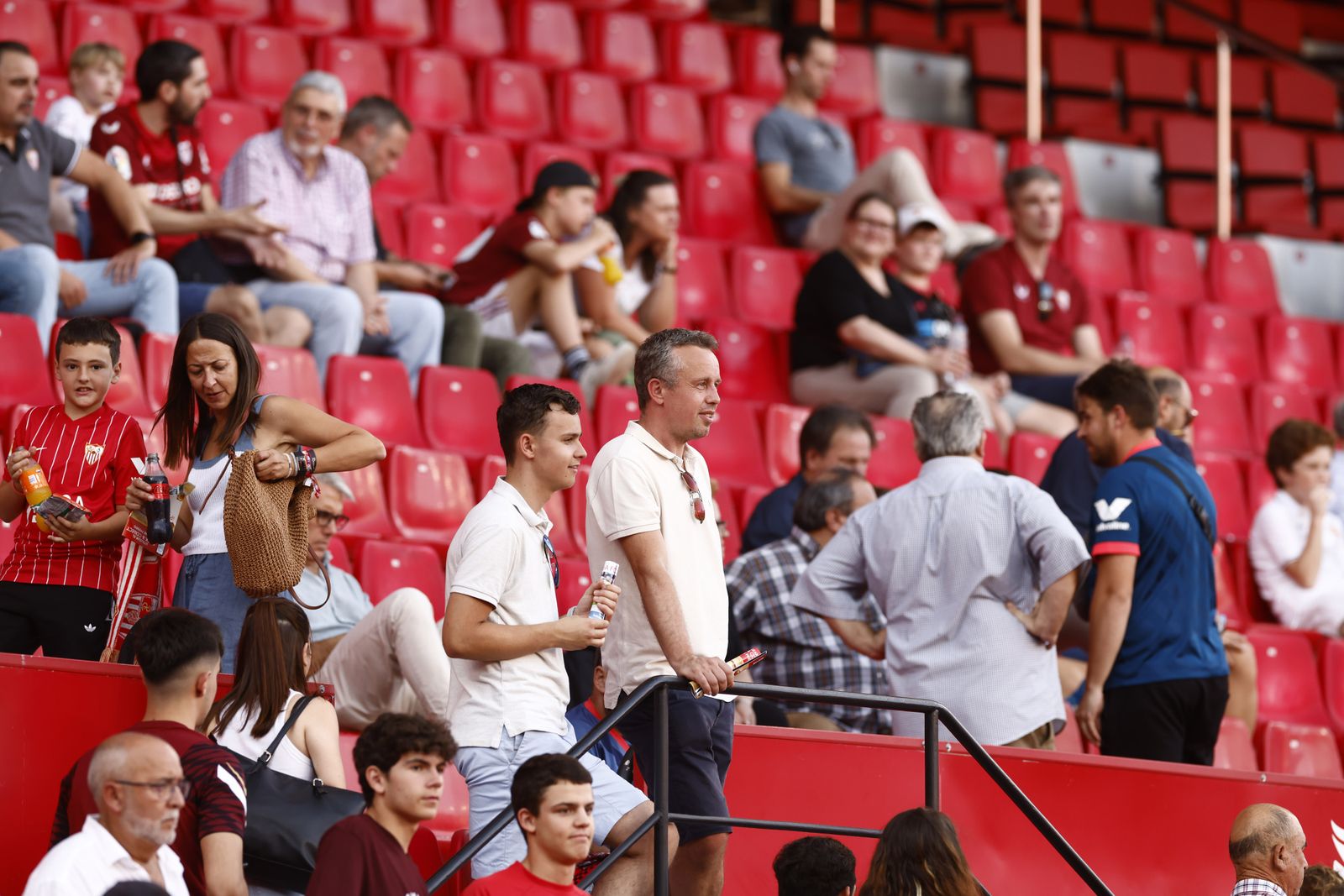 Búscate en las fotos del Sevilla-Valencia