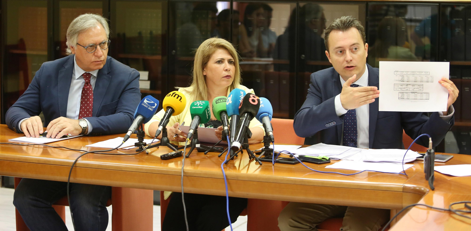 Mamen Sánchez y Santiago Galván durante una comparecencia pública