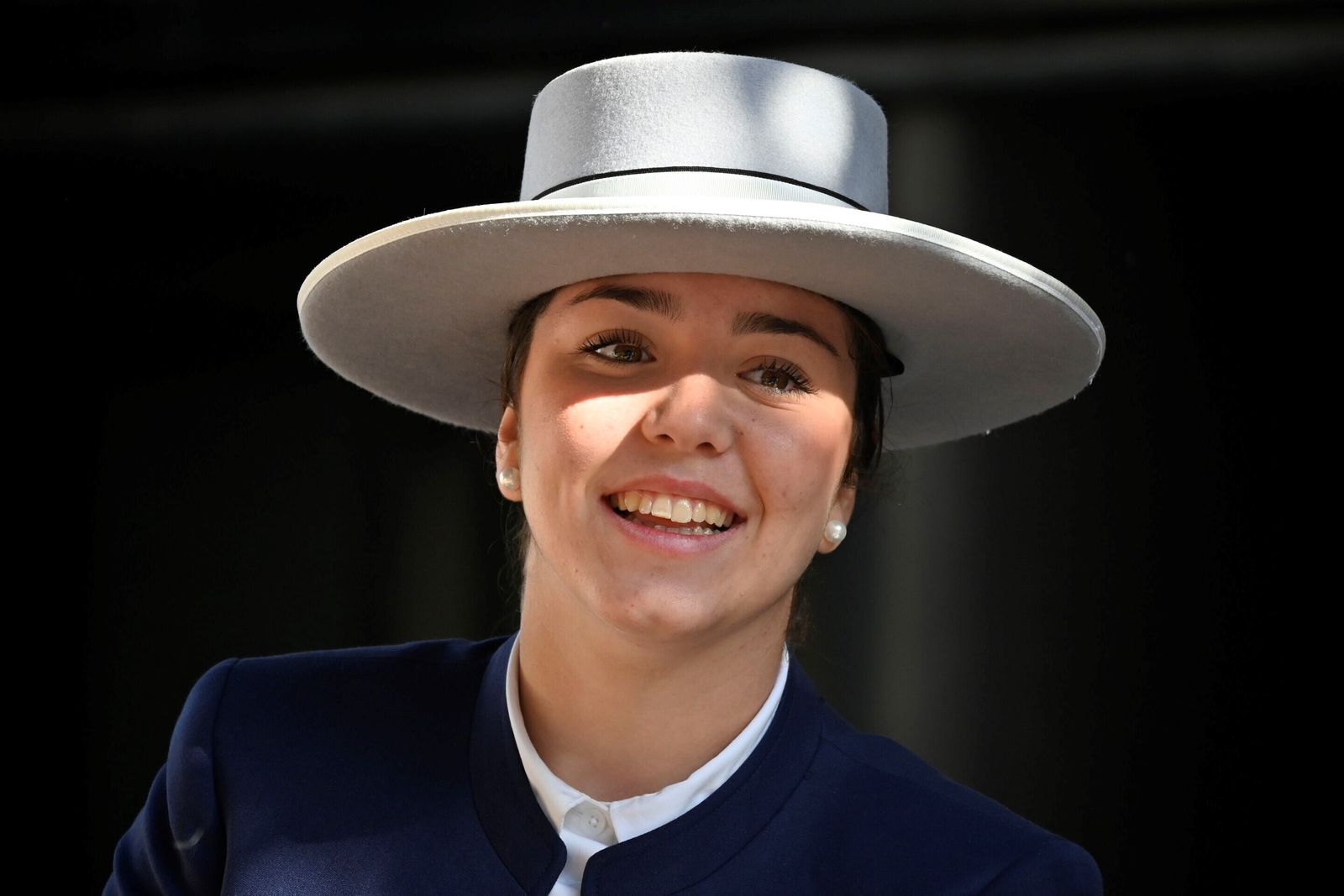 Imágenes de los peregrinos de la Hermandad de Emigrantes en su salida por las calles de Huelva