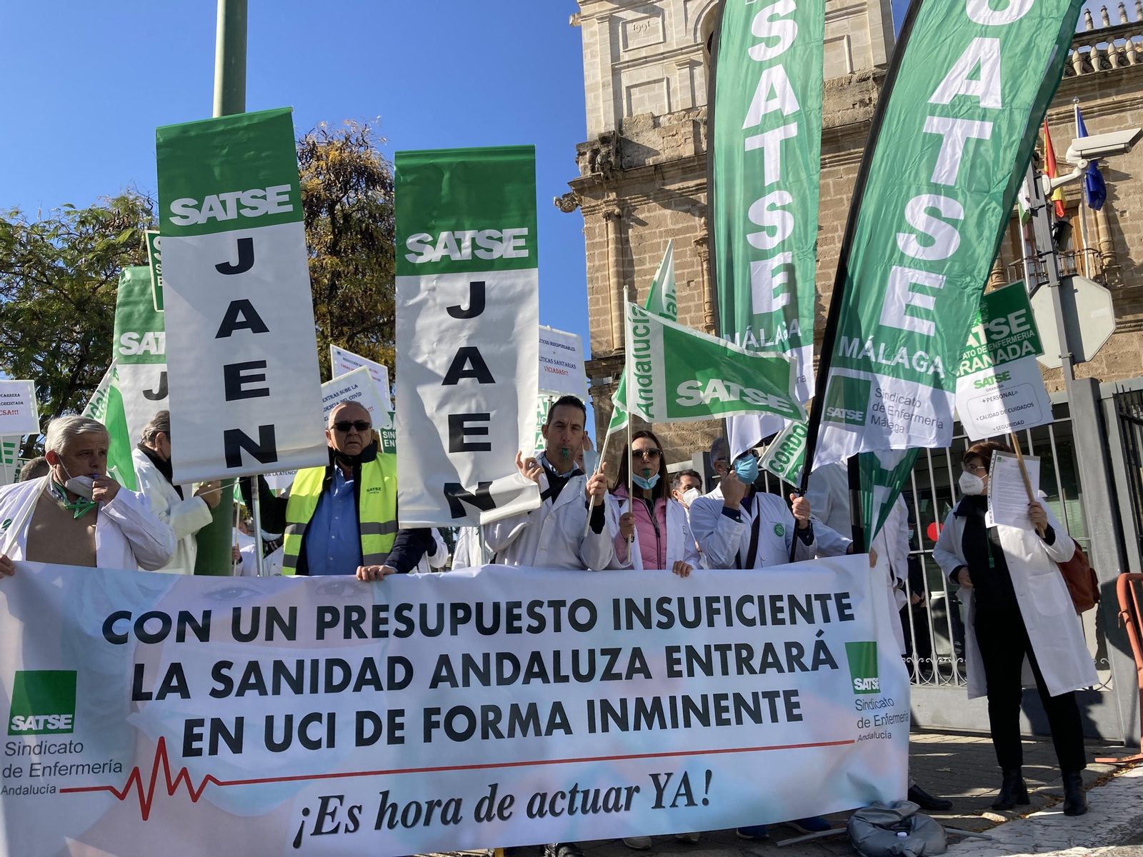 Reciente protesta de Satse ante el Parlamento andaluz para exigir “financiación adecuada” para la sanidad pública.