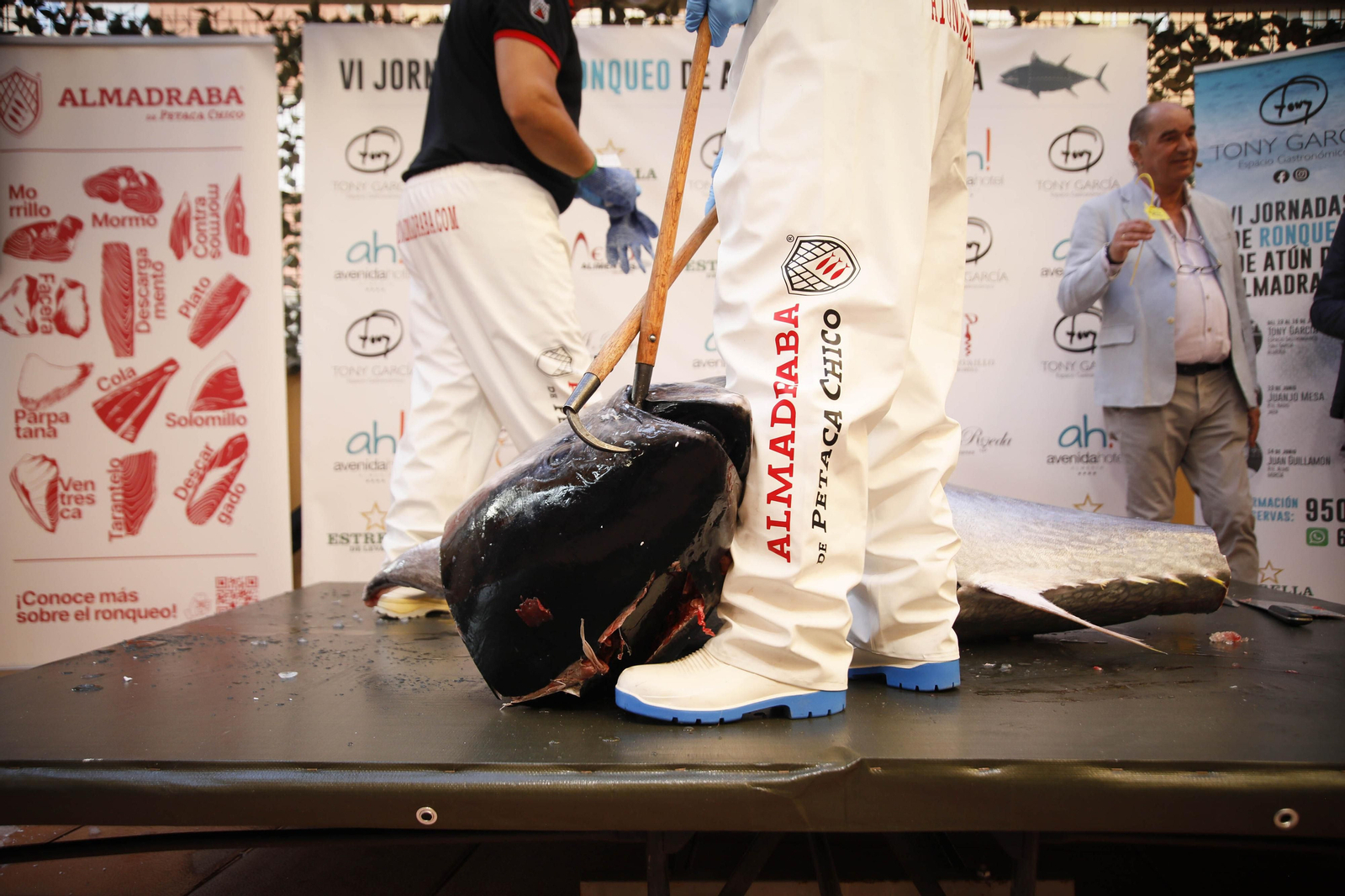 El ronqueo del atún en el Espacio Gatronómico Tony García, en imágenes