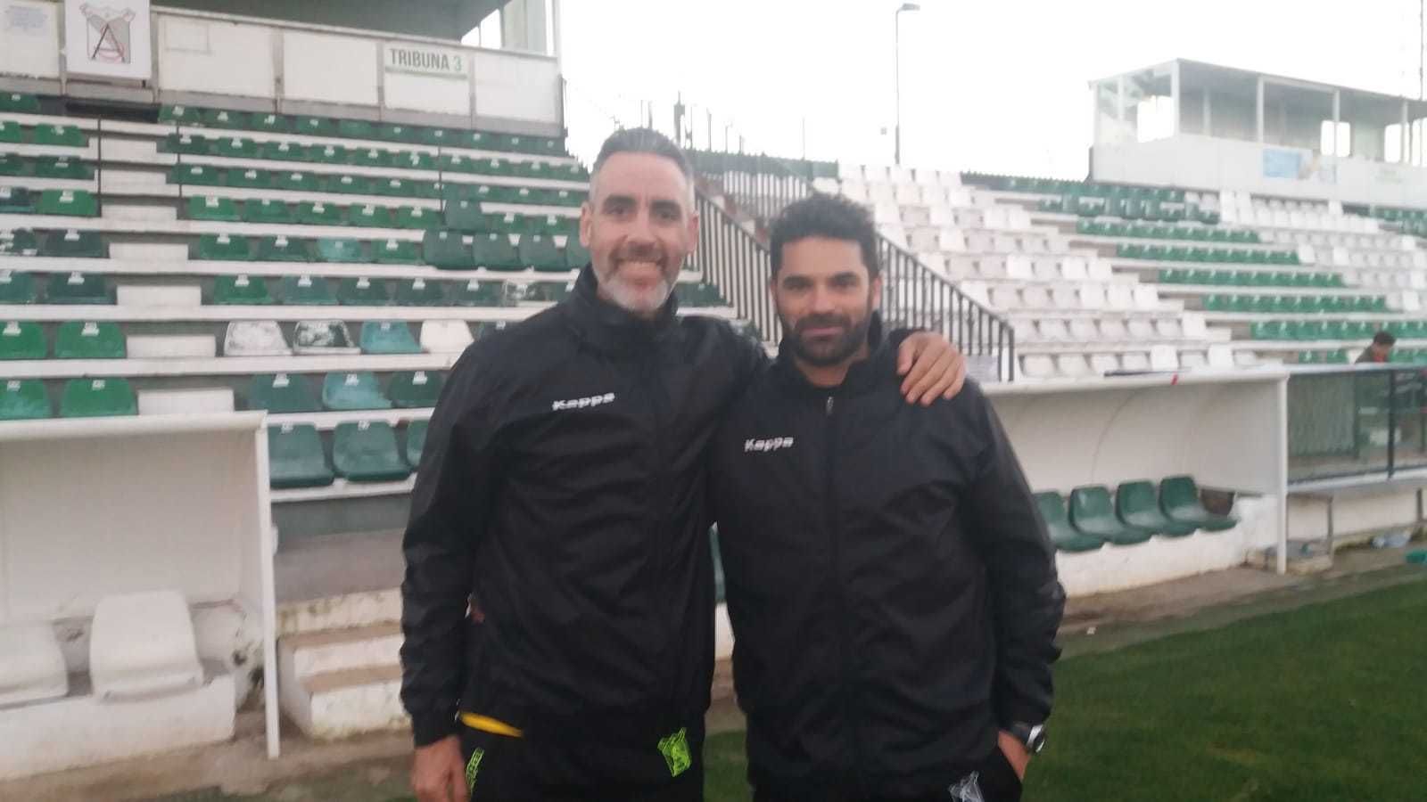 Los Abeles del Atlético Sanluqueño: Abel Gómez, nuevo entrenador, y Abel Luque, del cuerpo técnico.