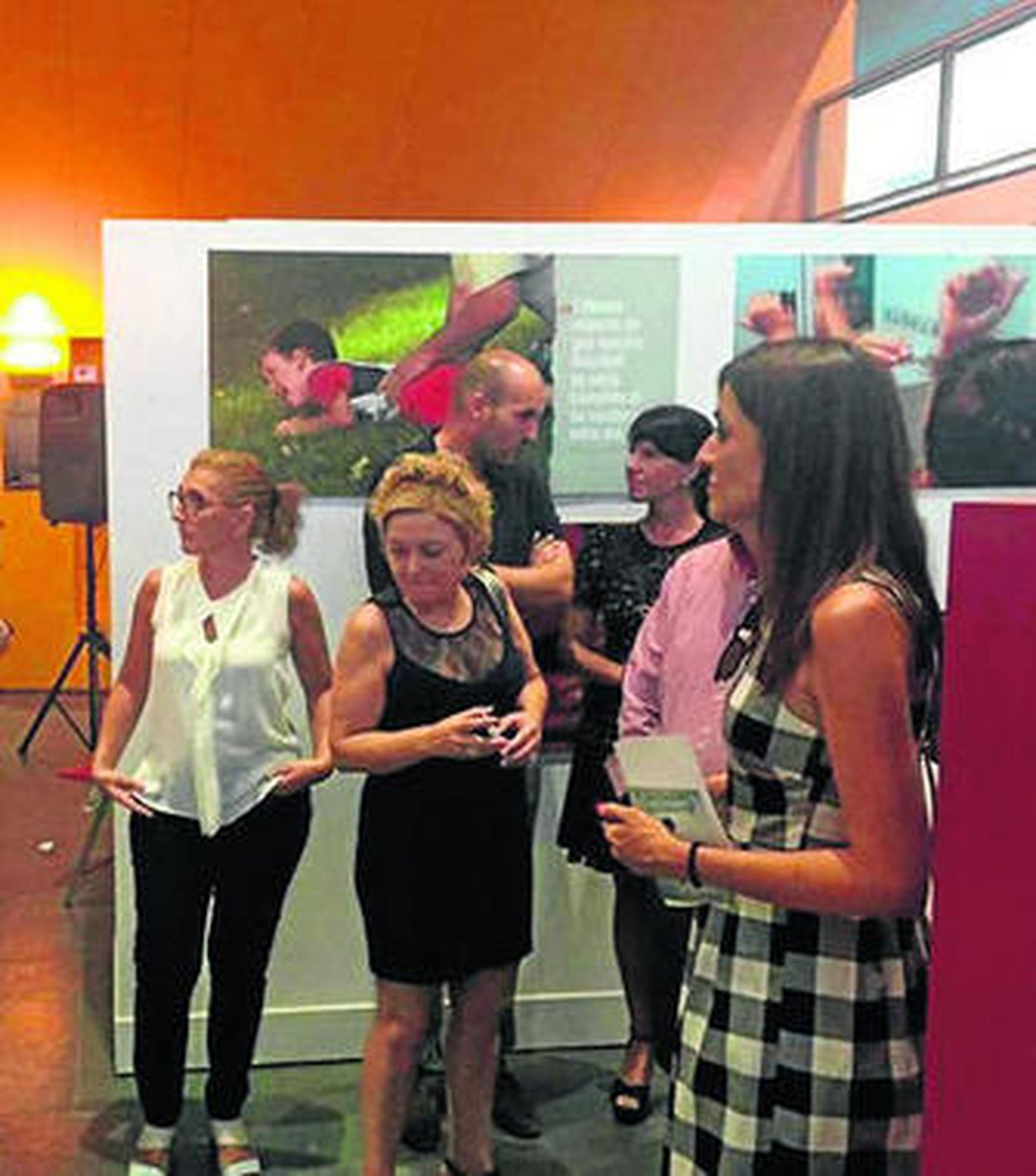 'Construyendo familias', exposición fotográfica de acogimiento familiar