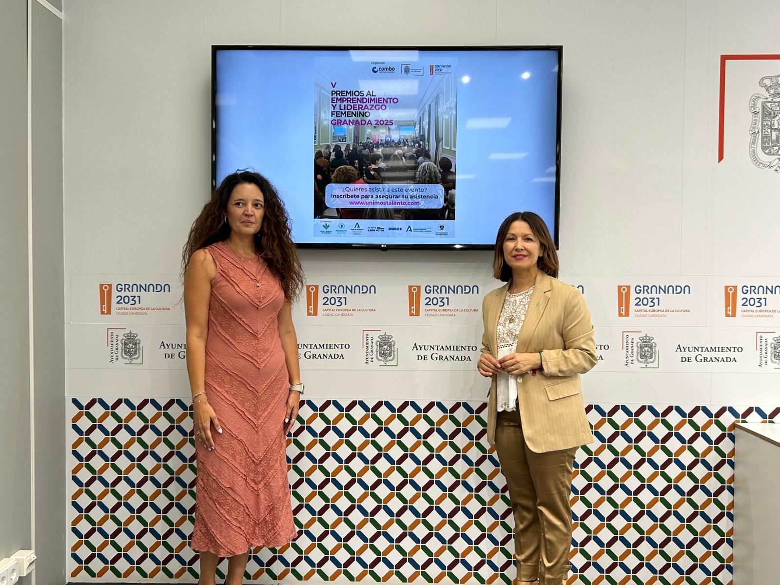 La CEO de Combo Comunicación, María José Segura y la concejala de Igualdad y Empleo, Encarnación González.