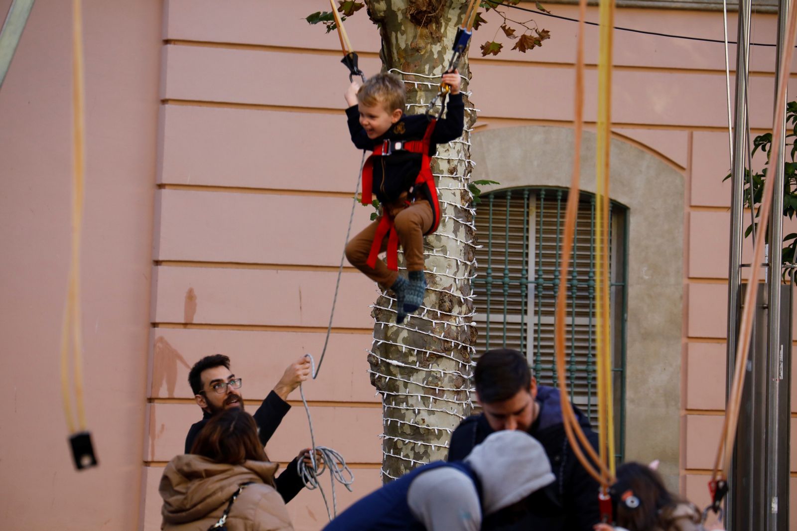 El gran ambiente en las calles de Córdoba en la previa de la Nochevieja, en fotografías