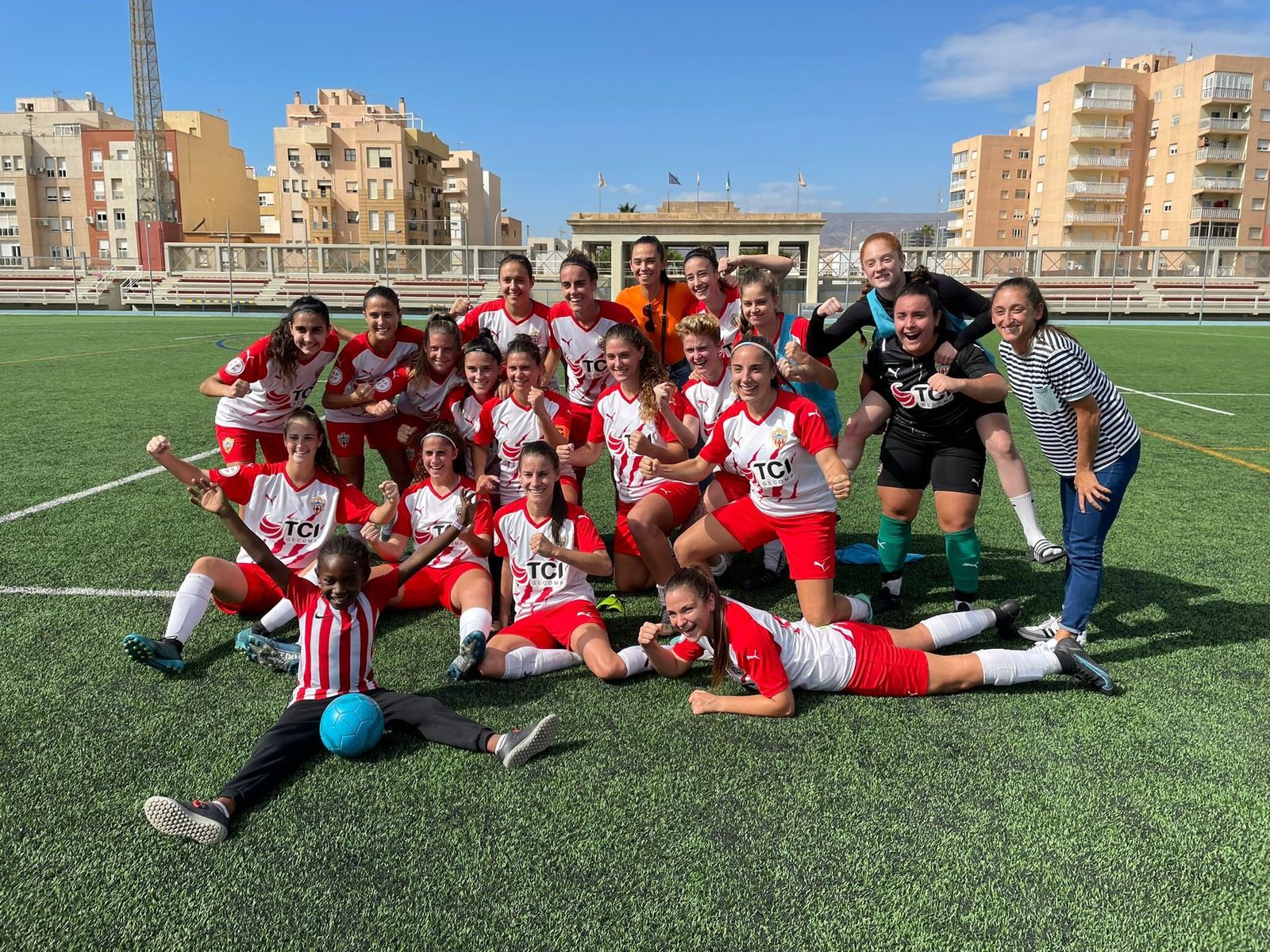 Sarita sella la remontada del Almería en el descuento (3-2)