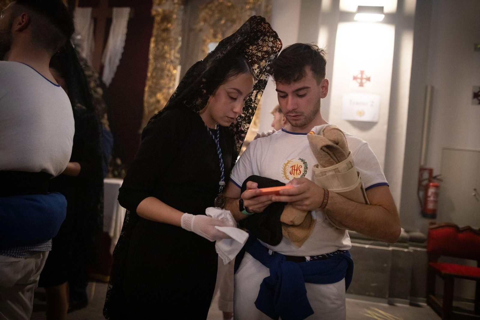 Fotos: la frustración de los cofrades de La Borriquilla de Granada