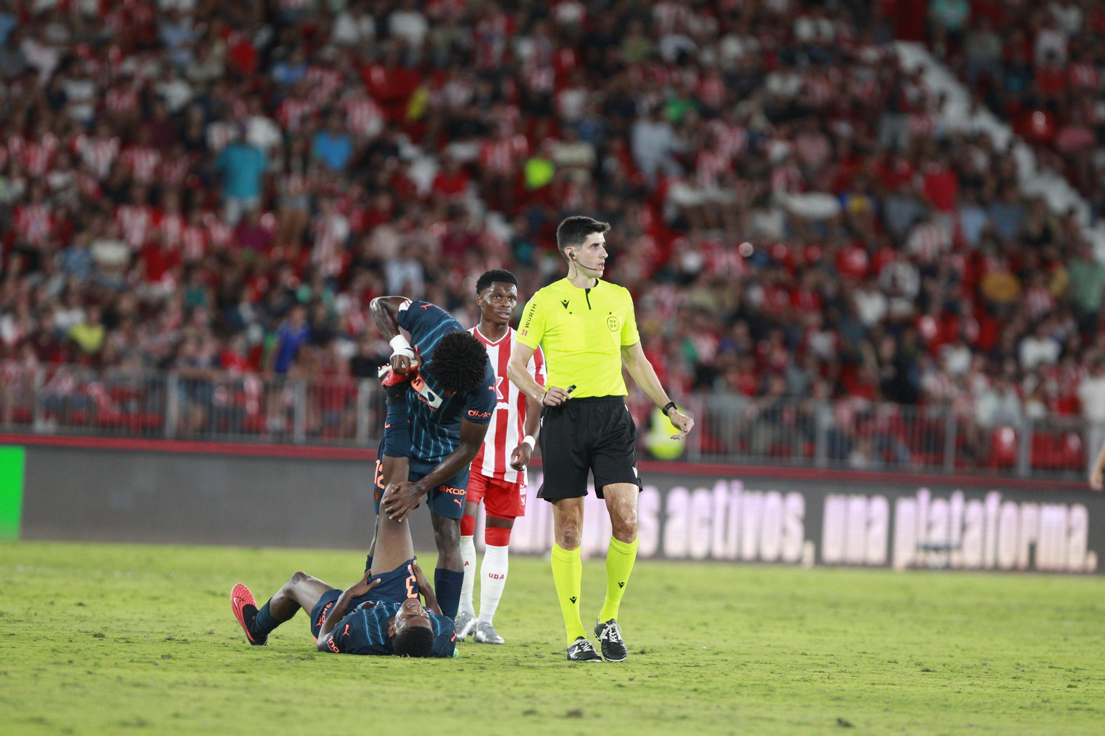 Imágenes del partido de La Liga Ea Sports U.D. Almería-Valencia C.F.