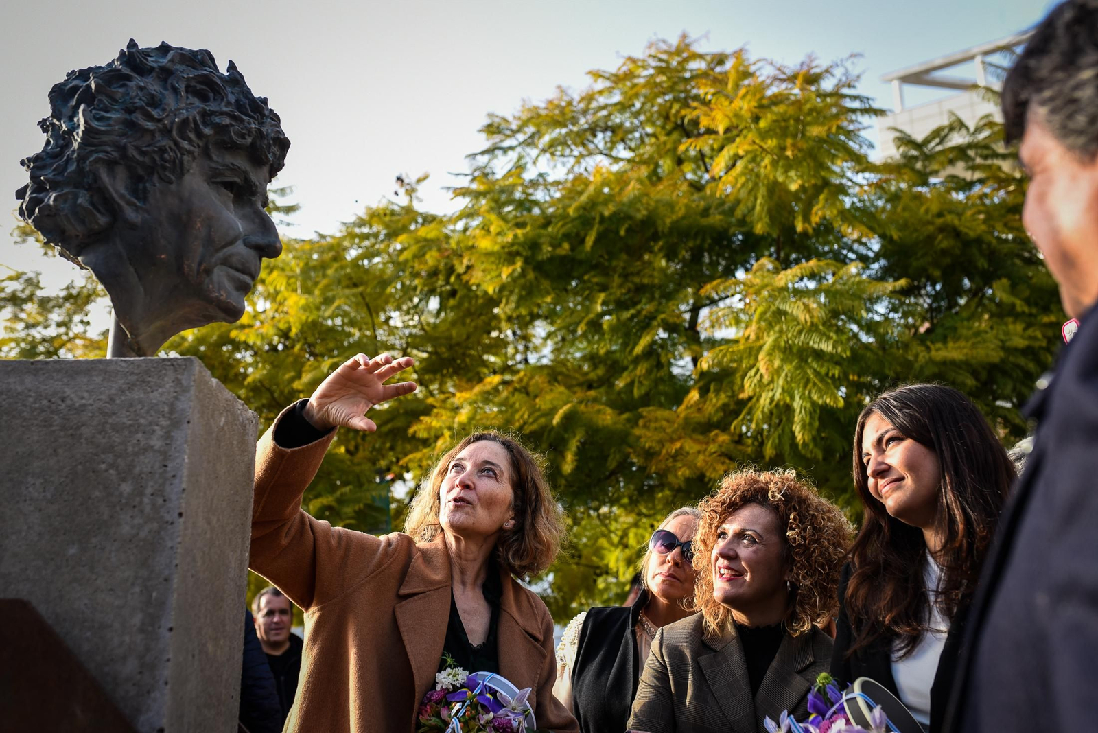 Imágenes de la inauguración del busto de Jesús Quintero en el Centro de la Comunicación Jesús Hermida