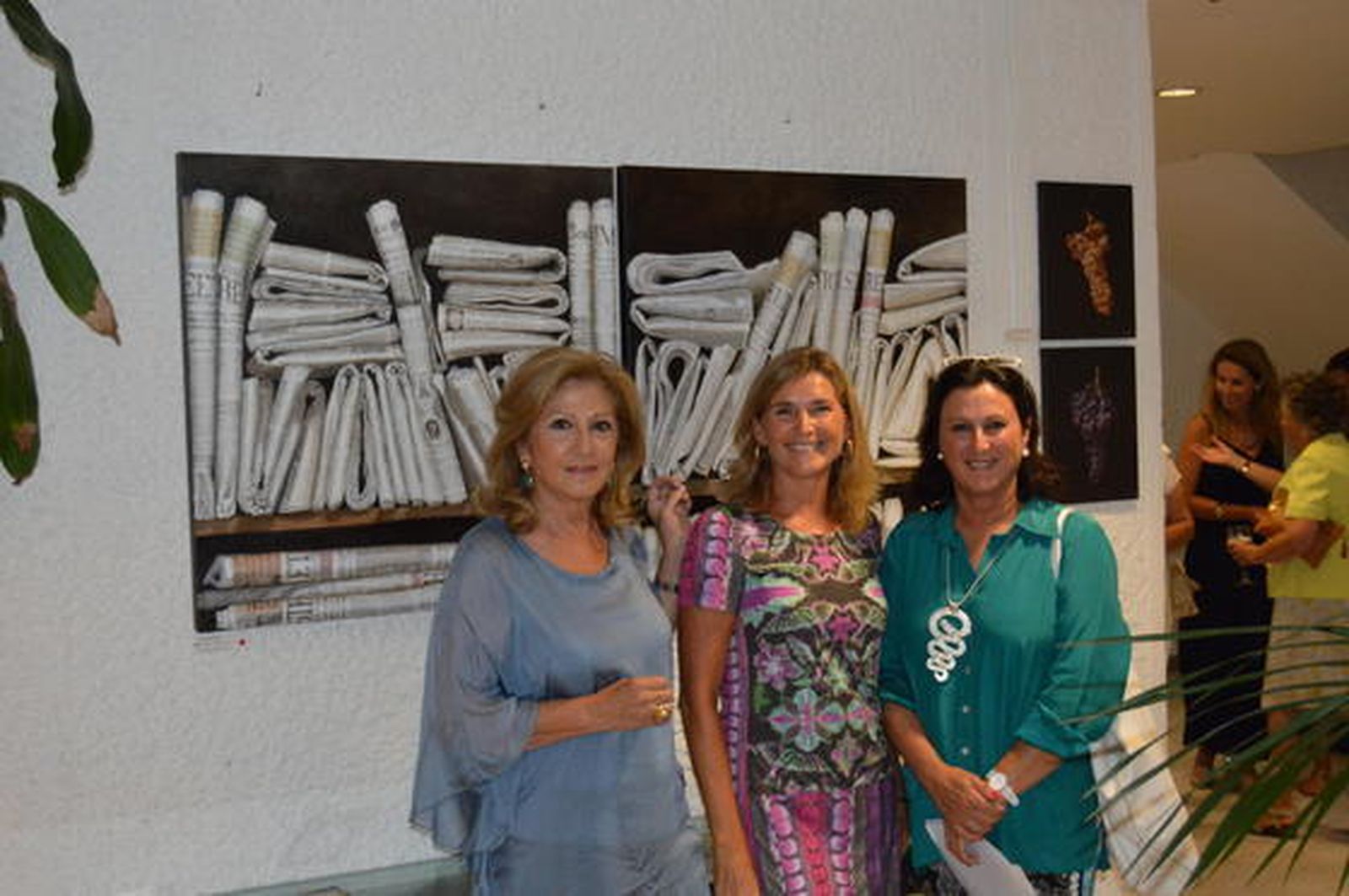 Las pintoras Beatriz Osuna, Conchita Velázquez-Gaztelu y Carmen de Flórez, del taller de pintura Jiloca.  Foto: Ignacio Casas de Ciria
