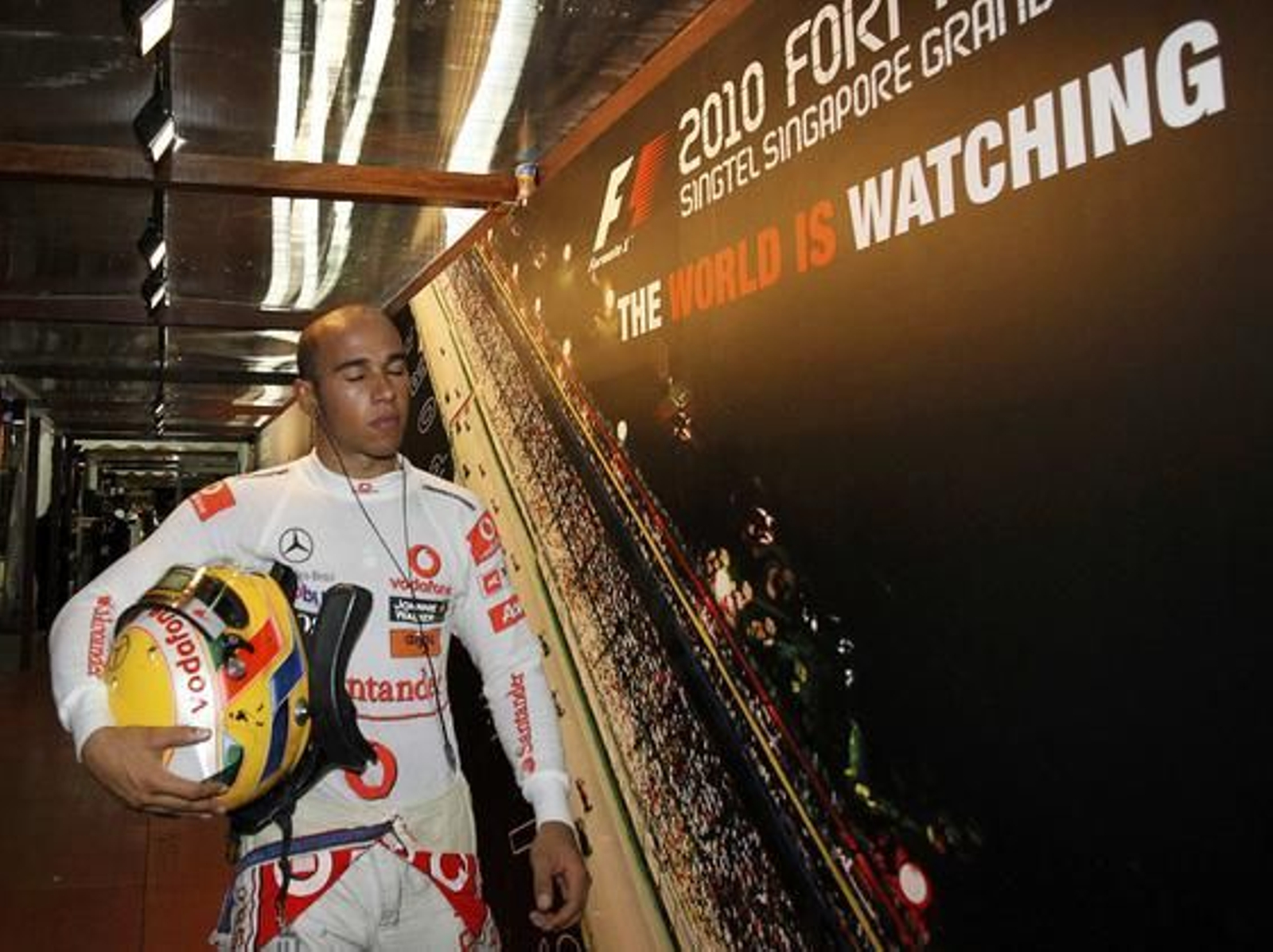 Fernando Alonso se acerca al liderato del Mundial tras ganar el Gran Premio de Singapur. / Reuters