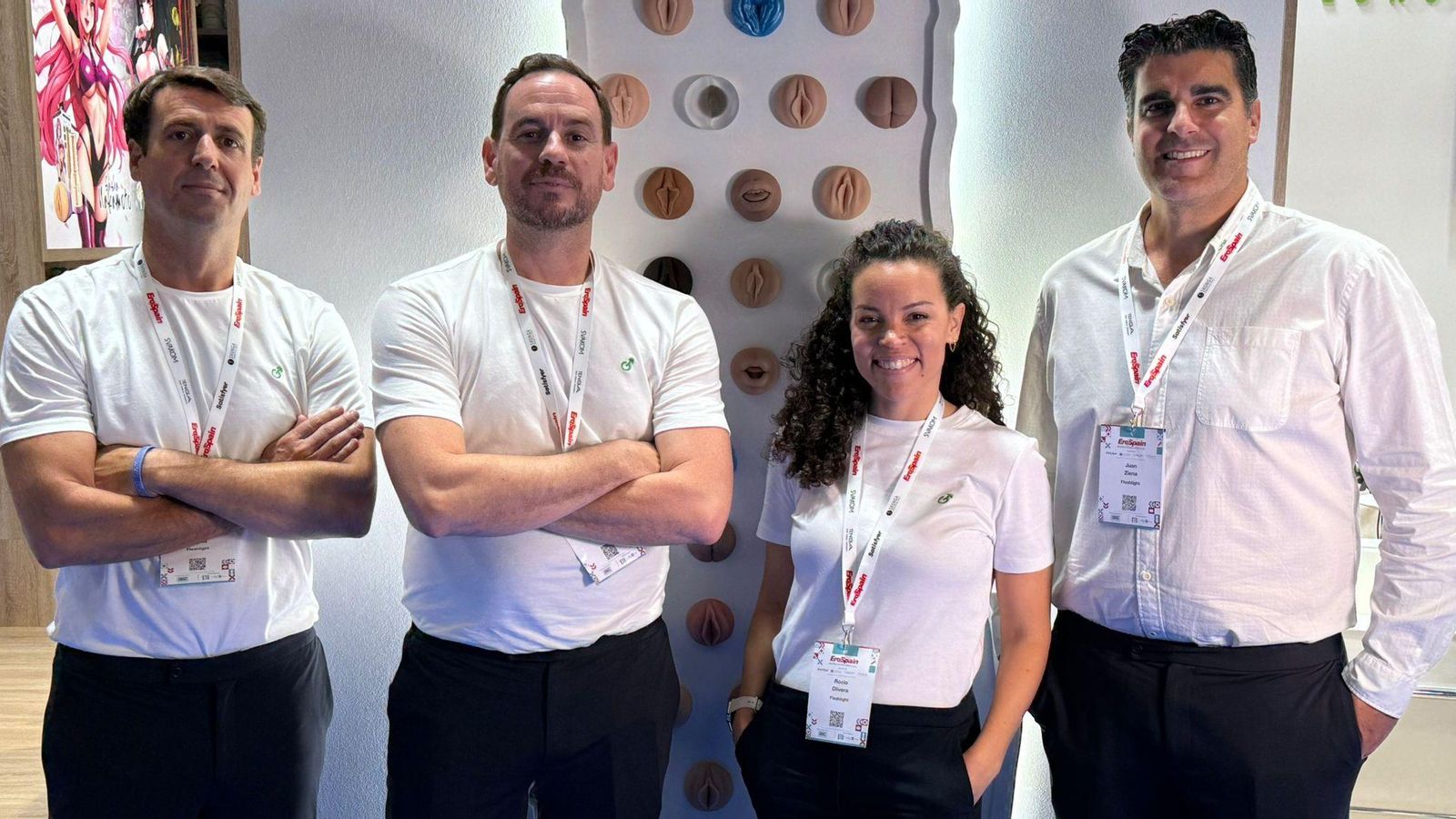 Juan Ziena, director de Fleshlight (a la derecha), junto con el equipo de ventas de la compañía