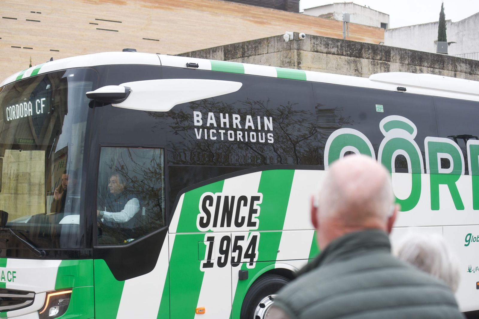 Las mejores fotos de la presentación del nuevo autobús del Córdoba CF