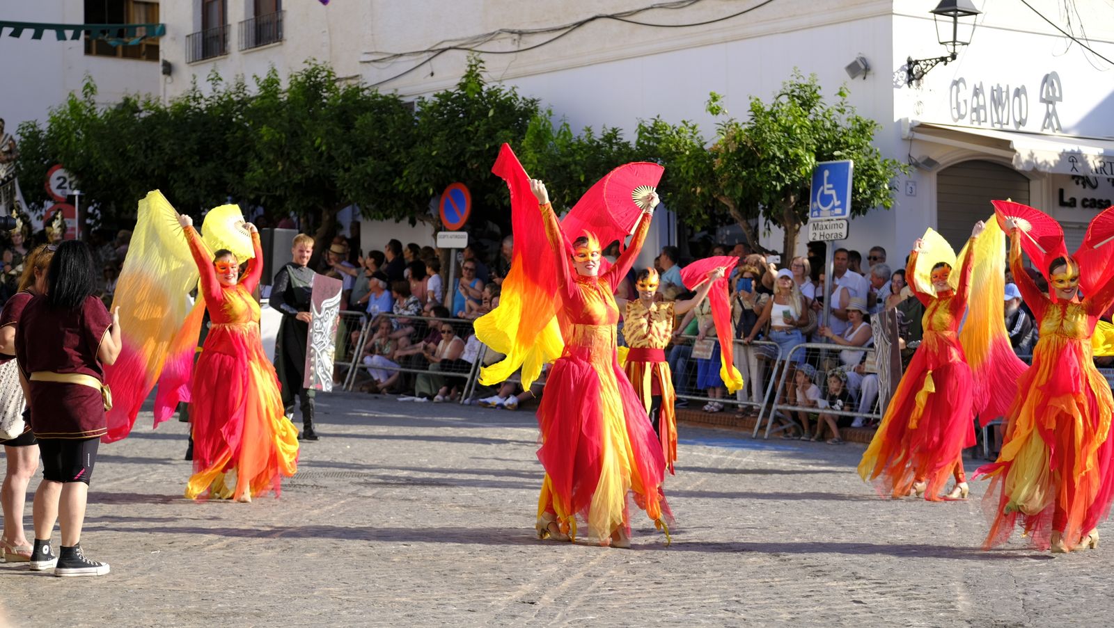 El espectacular desfile de Moros y Cristianos de Mojácar, en imágenes