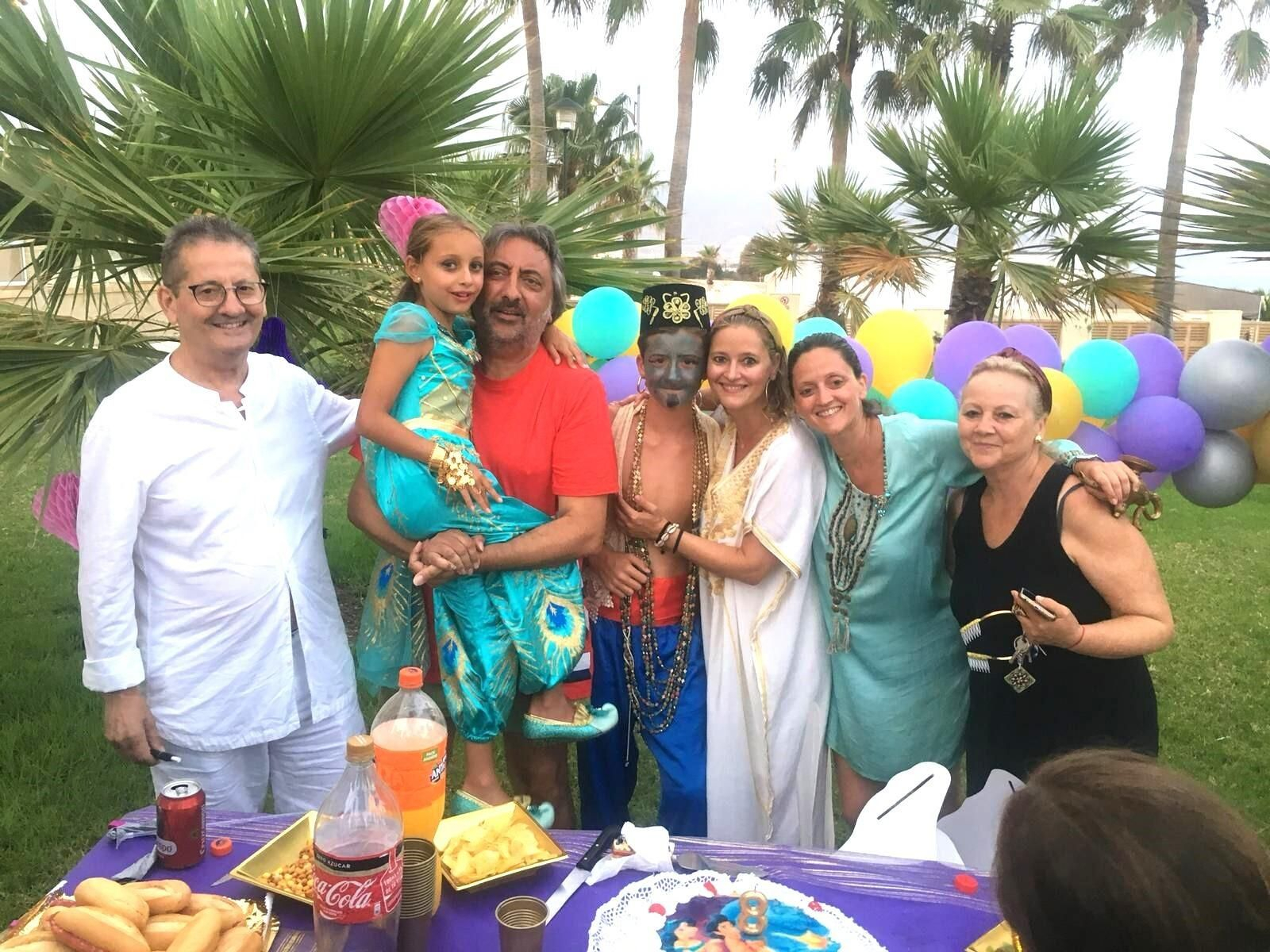 Pedro Segura, a la izquierda, junto a Juan Carmona, María del Carmen Segura y Lola Segura junto a Lola Fuentes, esposa del homenajeado.