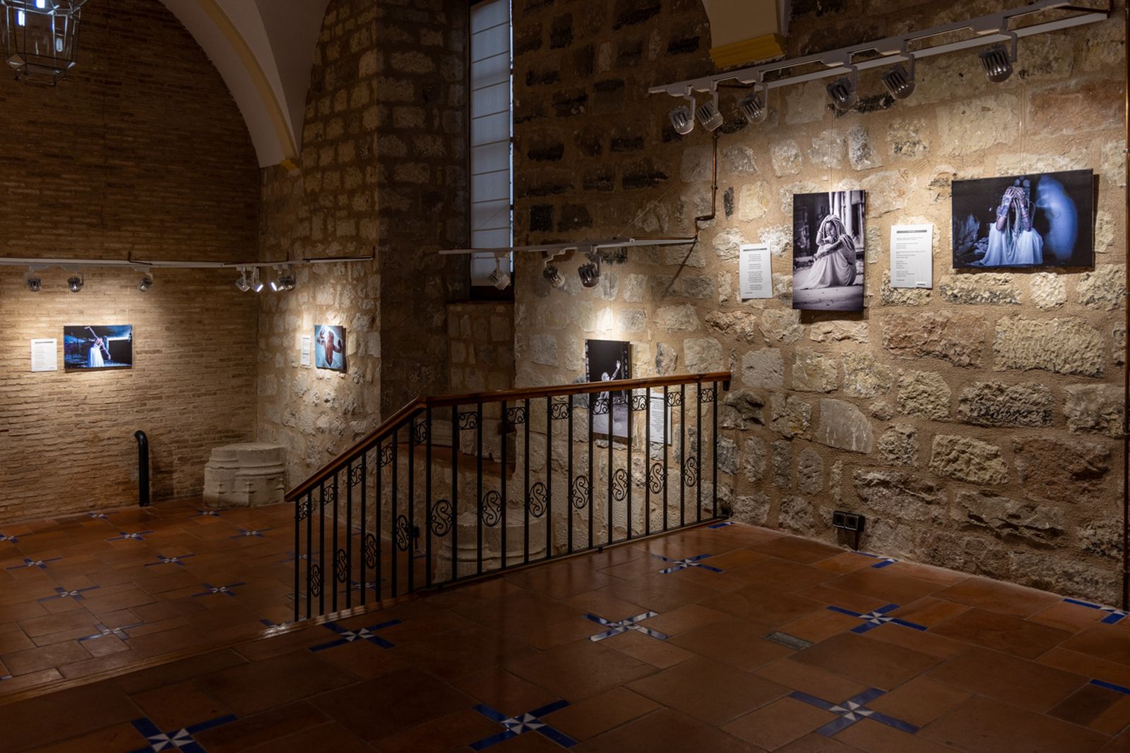 Una mirada al alma en blanco y negro: la exposición de fotografía que conmueve a Jaén, en imágenes