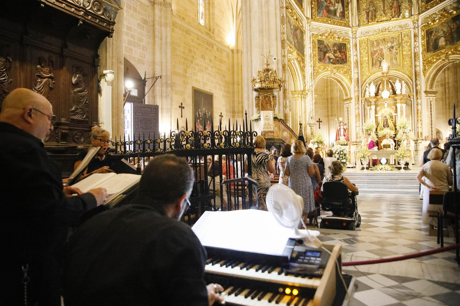Las imágenes de la santa misa estacional presidida por el obispo de Almería, con la interpretación de Anacrusa