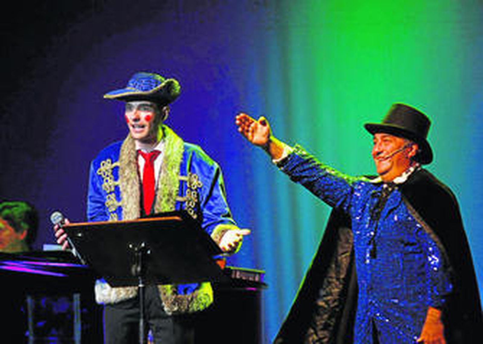 Nico García, durante un momento del pregón junto a Manolo Mármol.