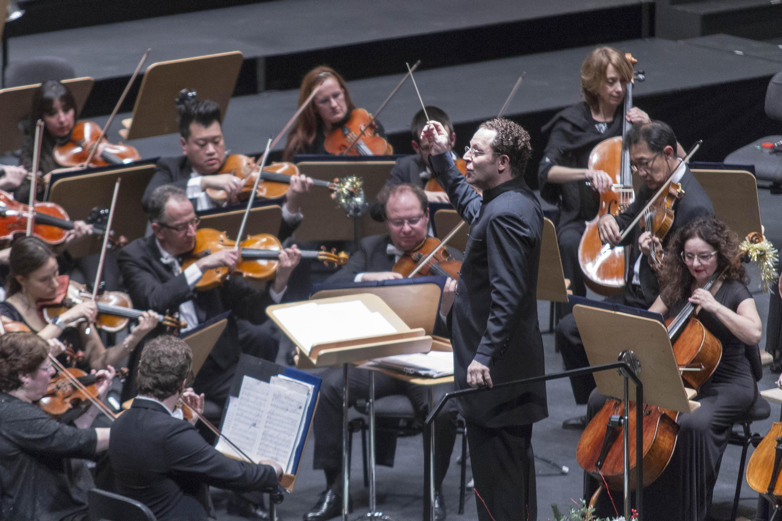 Un momento del Concierto de Año Nuevo que ofreció ayer la ROSS en el Teatro de la Maestranza.