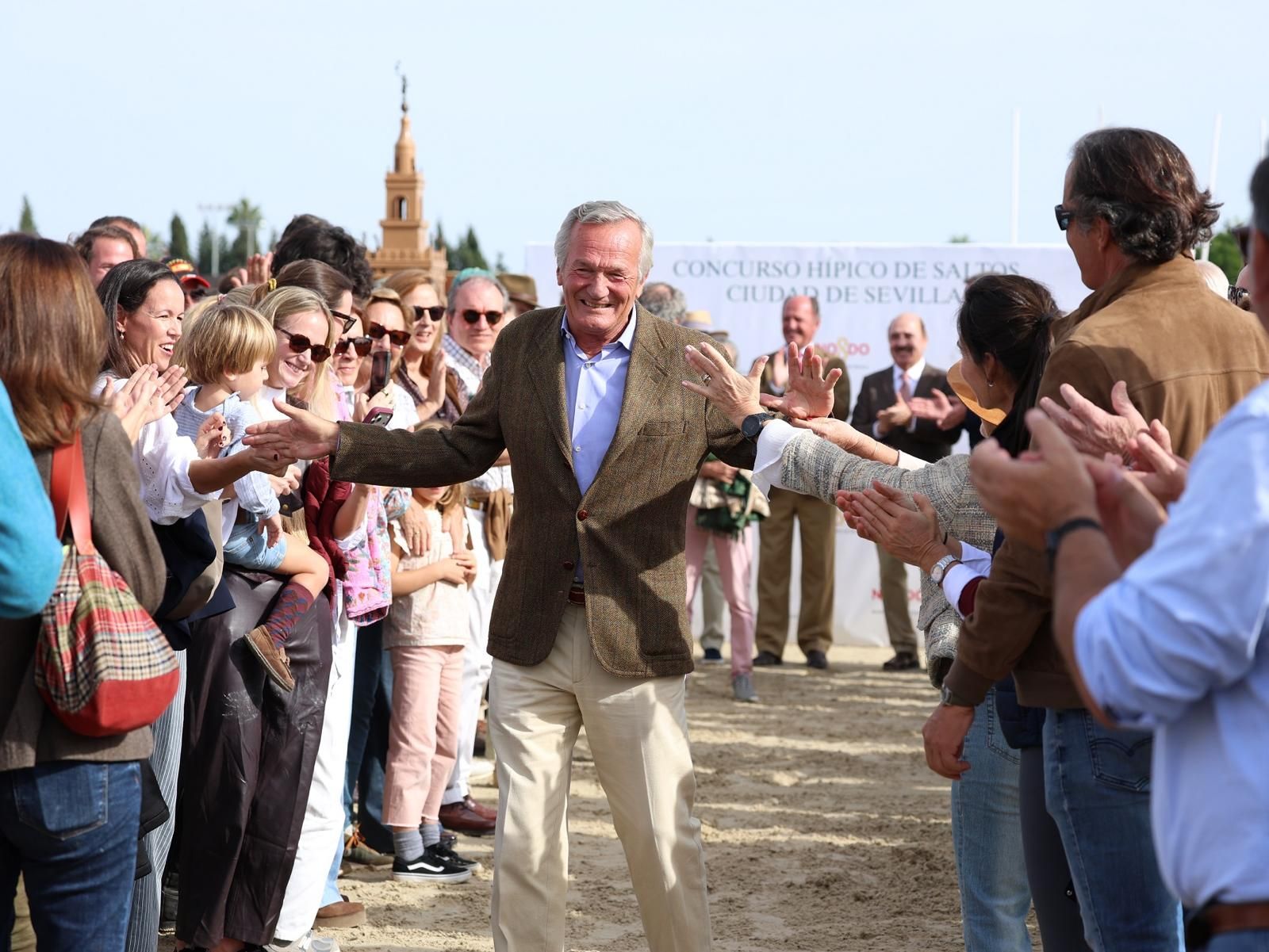 Luis Astolfi, sonriente, durante el reciente homenaje que recibió en su club, en Pineda.
