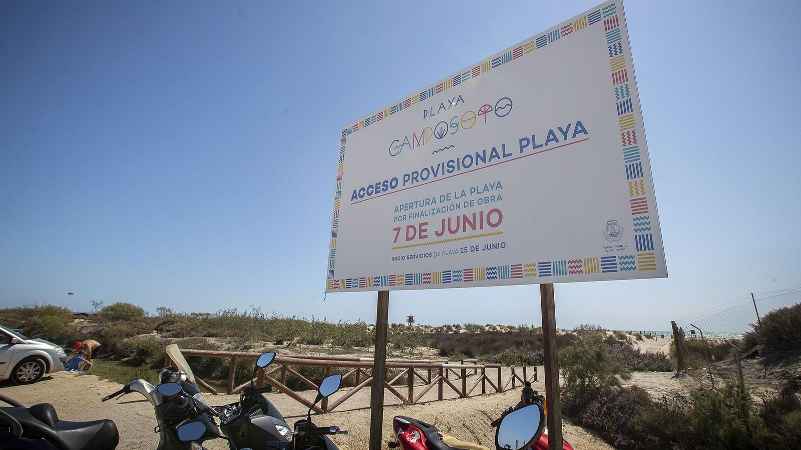 Cartel instalado por el Ayuntamiento que anuncia la apertura de la carretera para el 7 de junio.