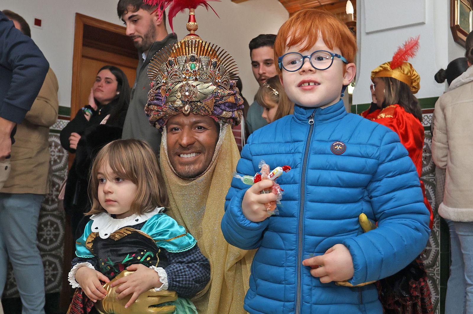 Reyes Magos de Huelva 2025: Imágenes de la visita al Asilo de Ancianos Santa Teresa de Jornet