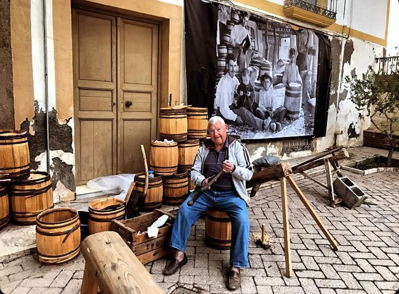 Uno de los barrileros históricos que participa desde hace años en las Jornadas de Terque.