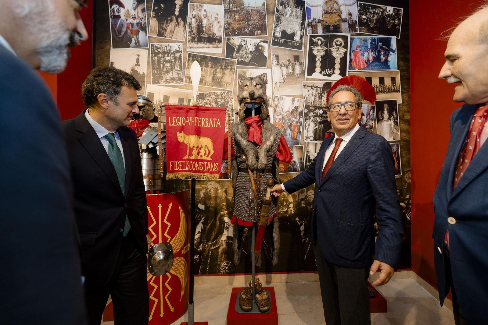 Las imágenes de la inauguración de la exposición Gades Cofrade