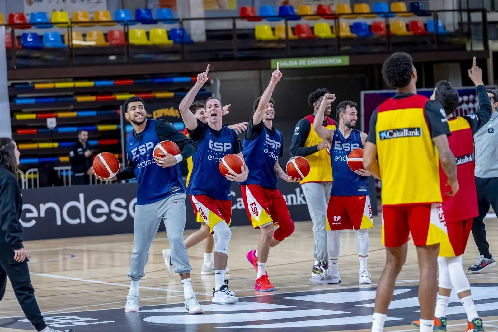 Alberto Díaz, Francis Alonso y Paco Aurioles, en la primera España de Chus Mateo