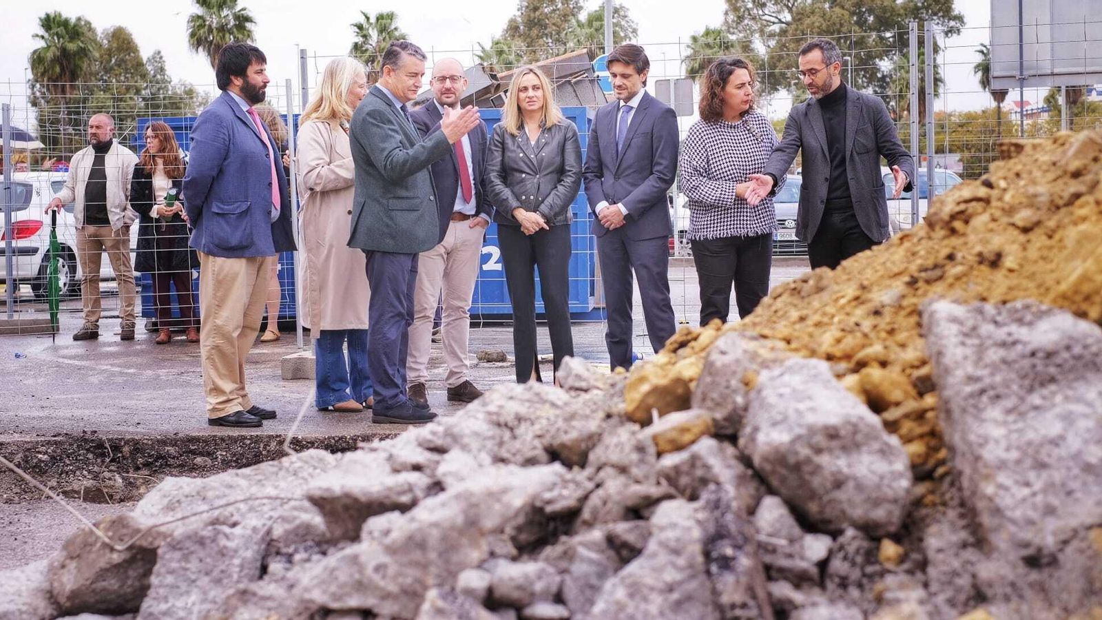 El día de la primera piedra ya estaba abierta la pequeña zanja que sigue  igual a día de hoy.