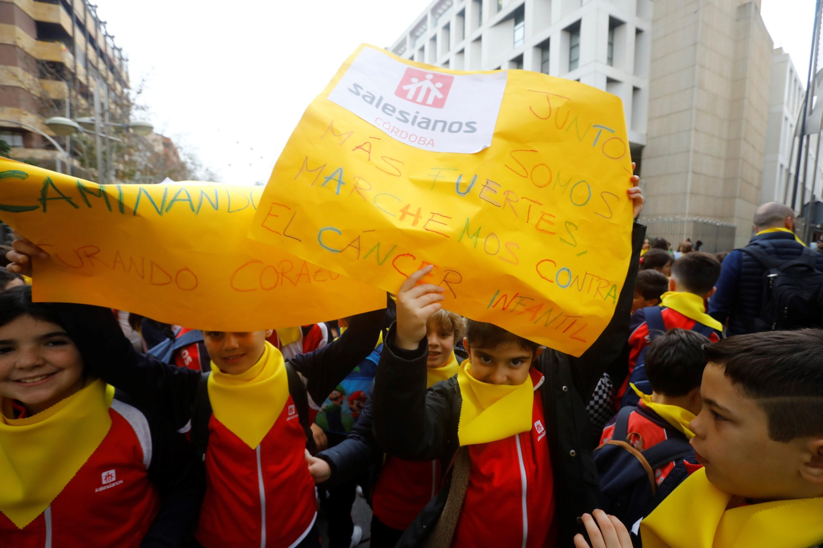 La marcha del Día Mundial Contra el Cáncer Infantil en Córdoba, en imágenes