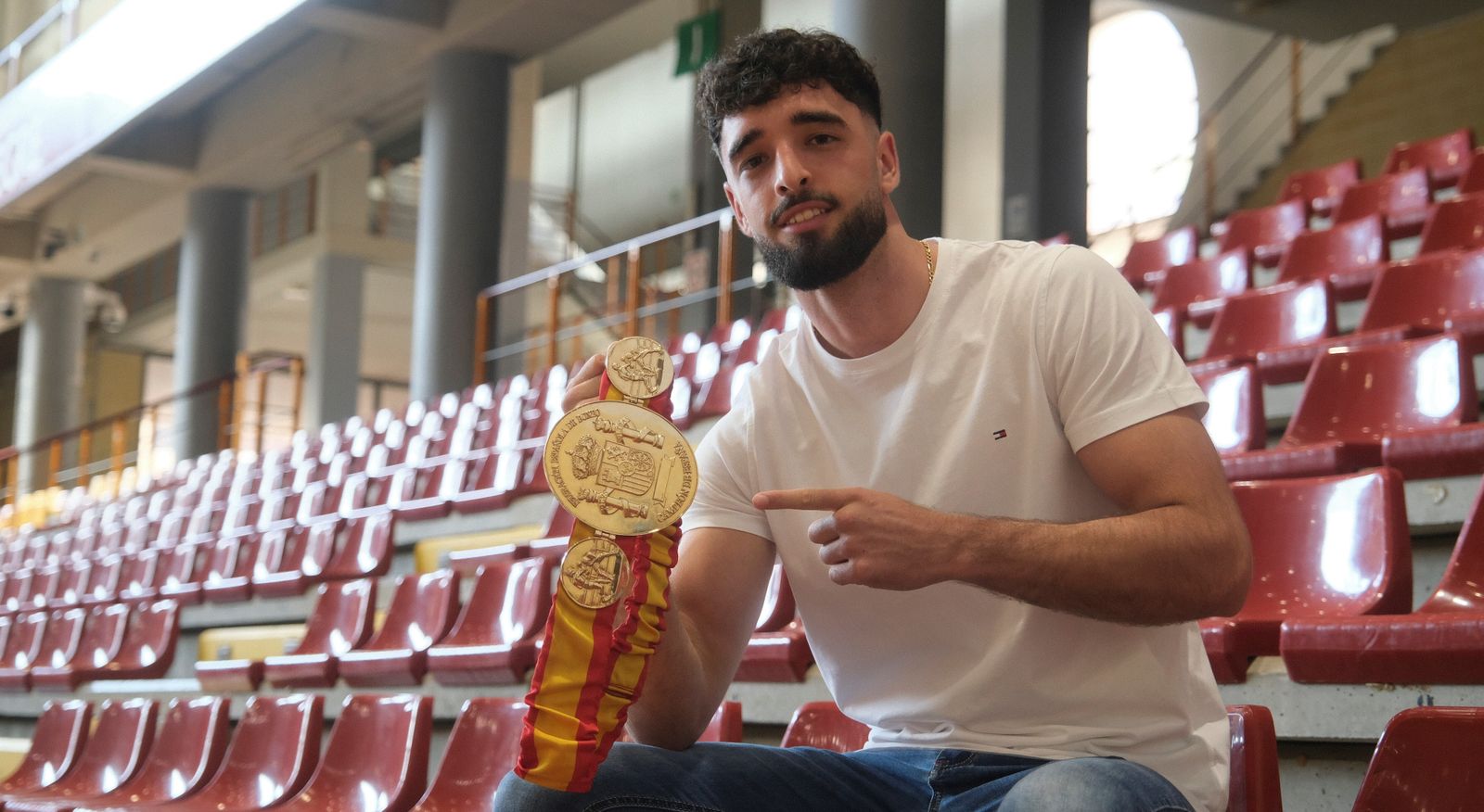 José Luis Navarro Jr, con su cinturón de campeón de España, en Vista Alegre.