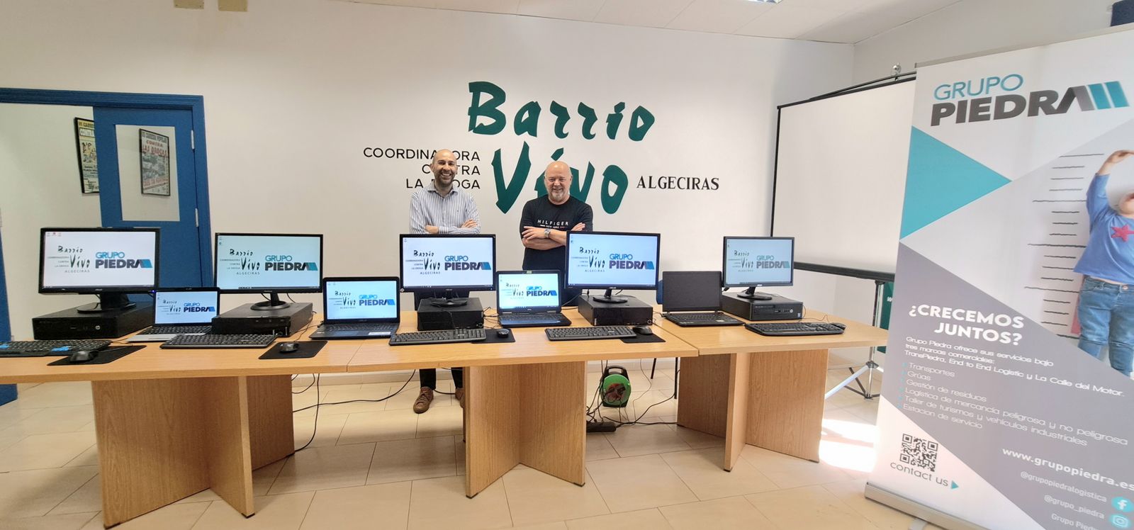 Manuel Piedra y Miguel Alberto Díaz, en el momento de la entrega