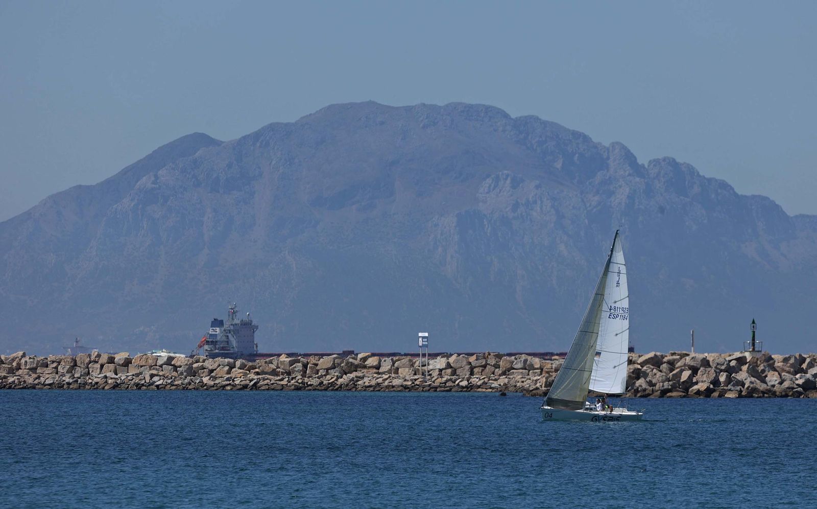 Fotos de la jornada del domingo del Campeonato Andaluz de vela categoría J80 en La Línea