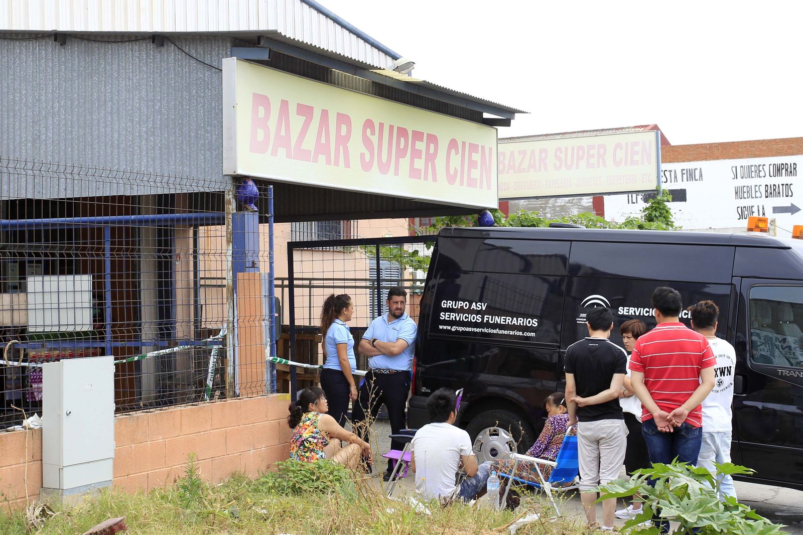 El Bazar Súper Cien, poco después de que tuviera lugar el asesinato.
